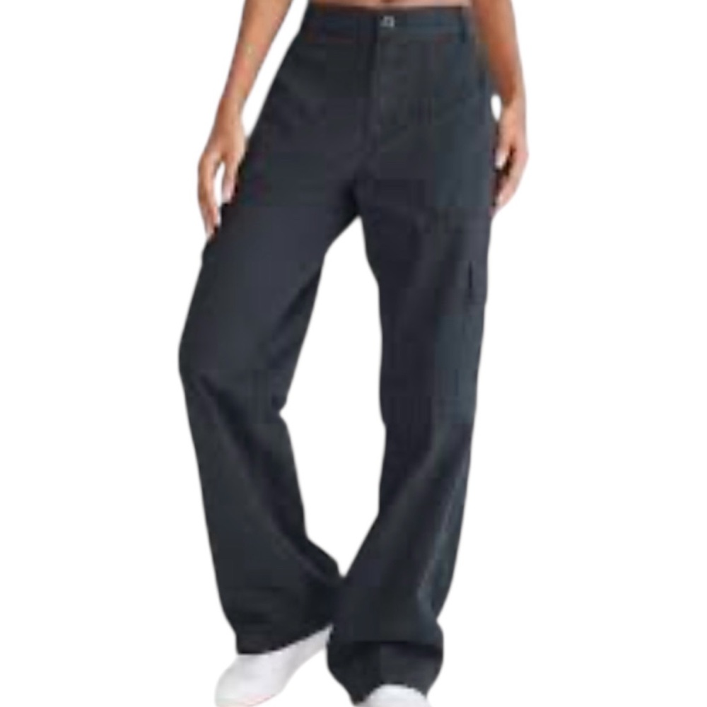 Hollister Mid-Rise Relaxed Boot cut Cargo Pants size 00 24 Regular
